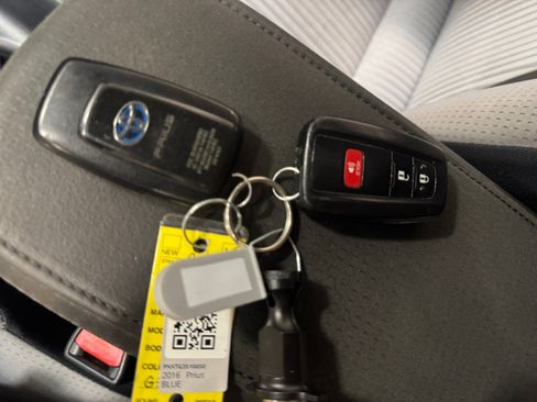 Used 2016 Toyota Prius Two FWD image 27
