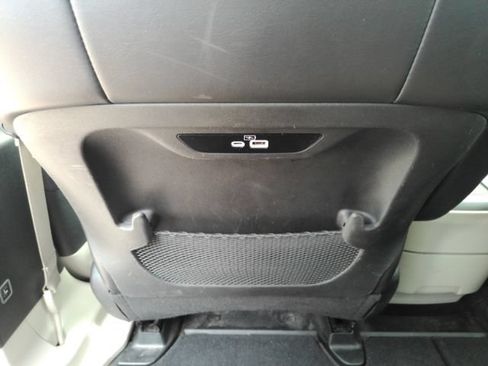 Used 2023 Chrysler Pacifica Touring-L FWD image 32