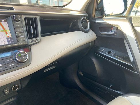 Used 2016 Toyota RAV4 Limited image 17