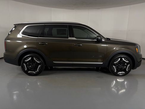New 2025 Kia Telluride EX image 9