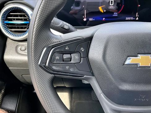 Used 2024 Chevrolet Trax LT FWD image 24