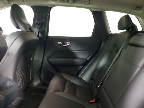 Used 2019 Volvo XC60 T5 Momentum w/ Multimedia Package image 14