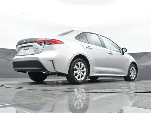 Used 2025 Toyota Corolla LE image 25