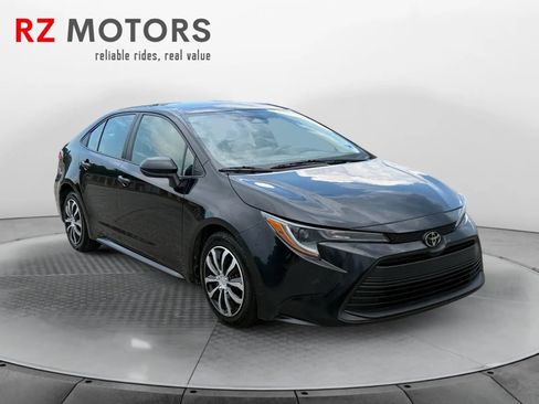 Used 2023 Toyota Corolla LE FWD image 5