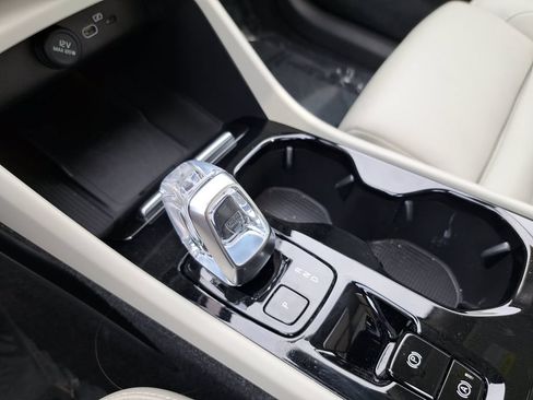 Used 2024 Volvo XC40 B5 Ultimate w/ Climate Package AWD/4WD image 15