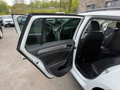 Used 2016 Volkswagen Golf Limited Edition FWD image 22