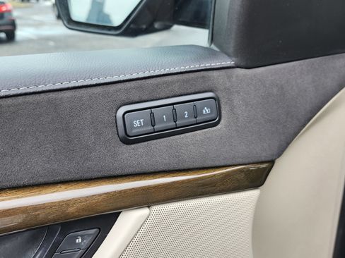 Used 2018 Cadillac Escalade ESV Premium Luxury image 32