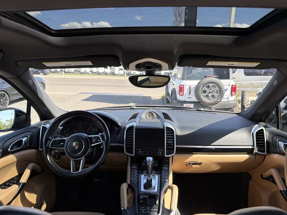 Used 2018 Porsche Cayenne Platinum Edition AWD/4WD image 19