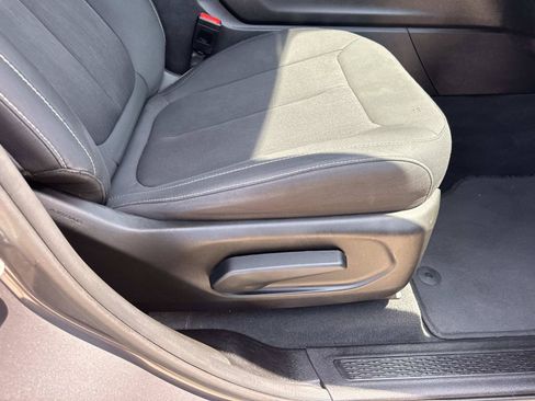 Used 2024 Jeep Grand Cherokee Laredo RWD image 11