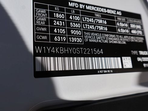 Used 2025 Mercedes-Benz Sprinter 2500 image 42