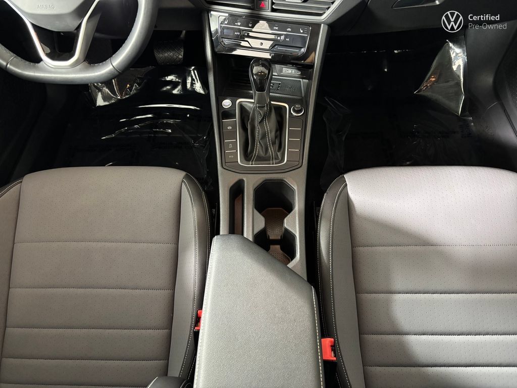 Used 2025 Volkswagen Jetta SE w/ Sunroof Package FWD image 21