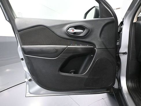 Used 2014 Jeep Cherokee Latitude image 16