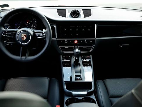 Certified 2026 Porsche Macan AWD/4WD image 31