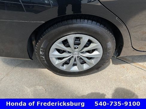Used 2017 Toyota Camry LE FWD image 12