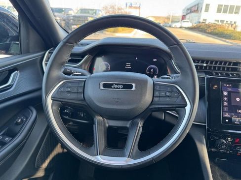 Used 2023 Jeep Grand Cherokee L Laredo image 13