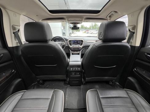 Used 2021 GMC Acadia Denali w/ Denali Technology Package FWD image 11