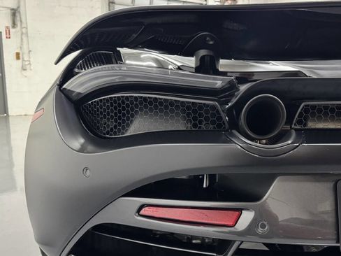 Used 2020 McLaren 720S Spider image 26