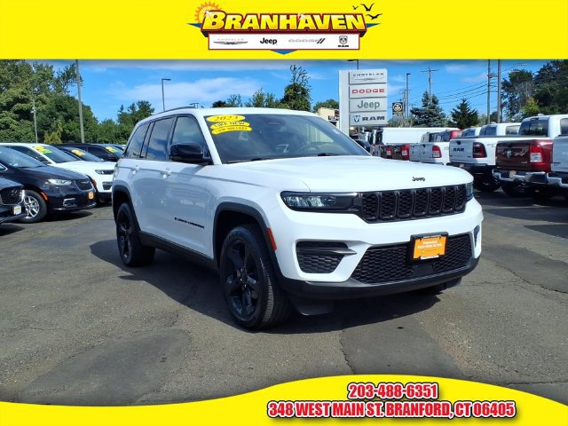 Certified 2023 Jeep Grand Cherokee Altitude AWD/4WD image 1