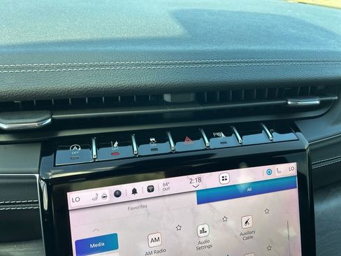 Used 2023 Jeep Grand Cherokee Limited w/ Luxury Tech Group II image 40