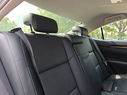 Used 2013 Lexus ES 350 w/ Luxury Pkg FWD image 14