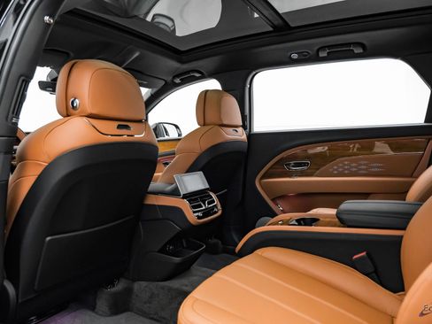 Used 2023 Bentley Bentayga Extended Wheelbase AWD/4WD image 86