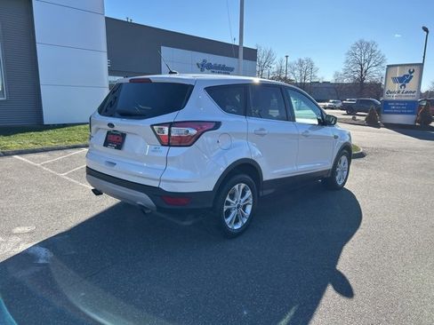 Used 2017 Ford Escape SE image 7