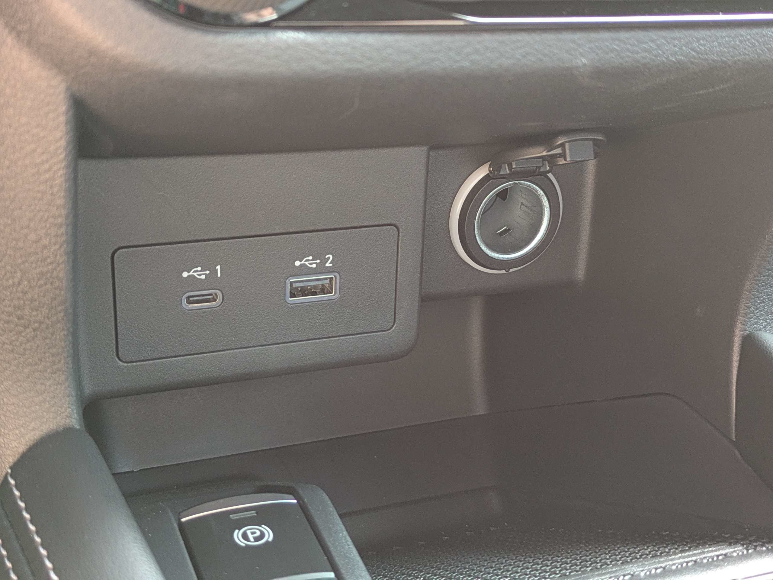 Certified 2024 Nissan Kicks SR w/ SR Premium Package FWD image 23