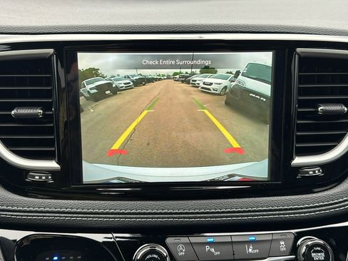 New 2026 Chrysler Pacifica Select image 24