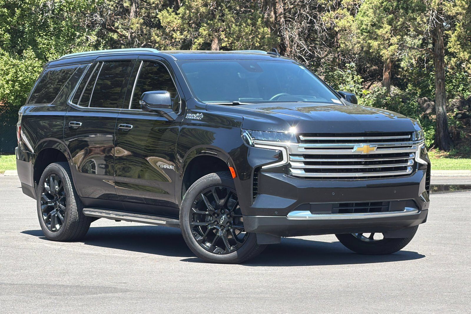 Used 2024 Chevrolet Tahoe High Country AWD/4WD image 2
