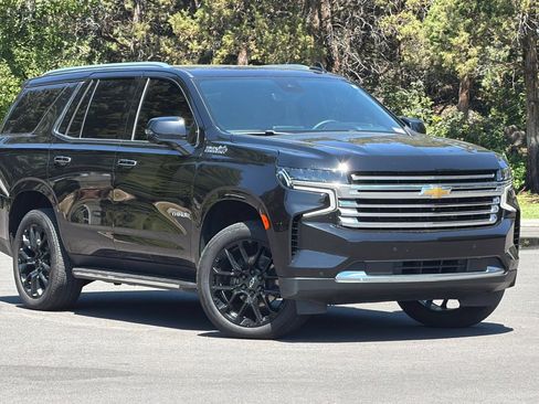 Used 2024 Chevrolet Tahoe High Country AWD/4WD image 2