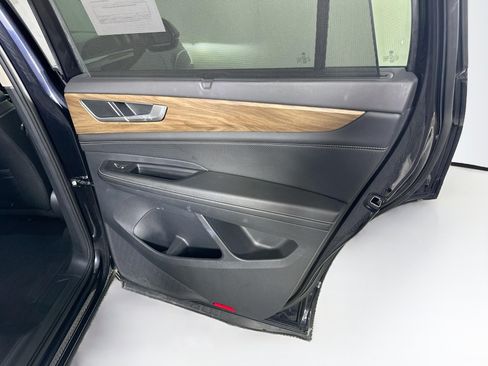 Used 2025 Volkswagen Atlas SE FWD image 32