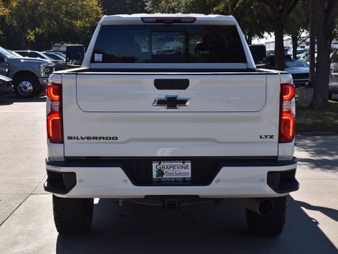 Used 2022 Chevrolet Silverado 2500 LTZ w/ LTZ Plus Package image 9