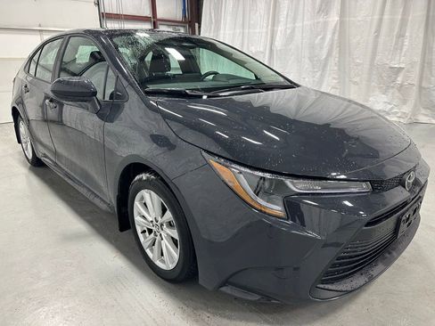 Used 2025 Toyota Corolla LE w/ LE Premium Package image 1