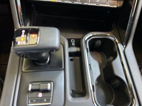 Used 2025 GMC Sierra 1500 AT4 w/ AT4 Premium Package AWD/4WD image 18