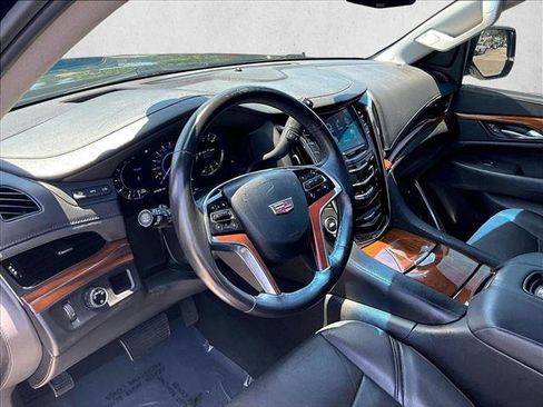 Used 2017 Cadillac Escalade ESV Luxury RWD image 14