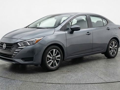 Used 2025 Nissan Versa SV image 3