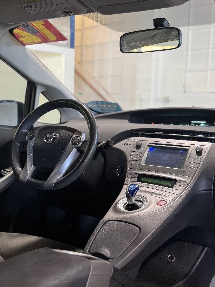 Used 2014 Toyota Prius Two FWD image 3