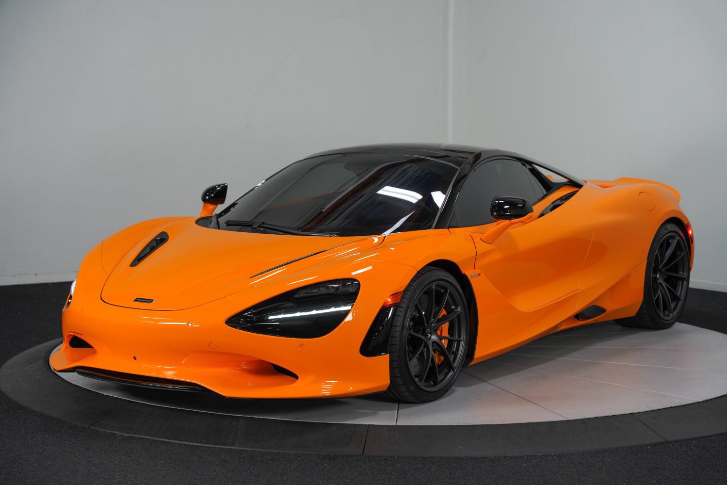 Used 2024 McLaren 750S Spider RWD image 6