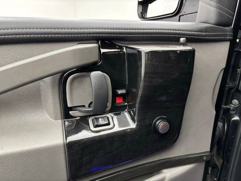 Used 2021 Chevrolet Express 2500 image 18