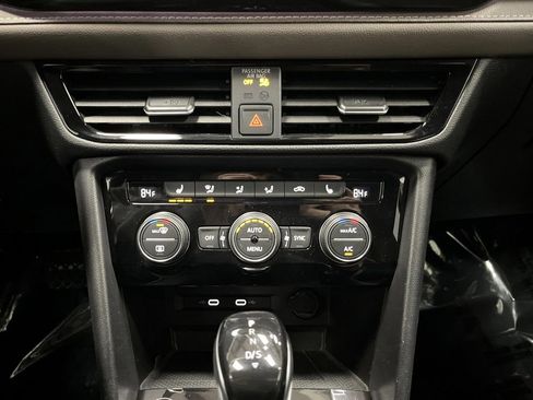 Used 2022 Volkswagen Taos SEL image 19