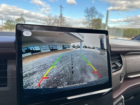 Used 2024 Ford Expedition Limited image 23