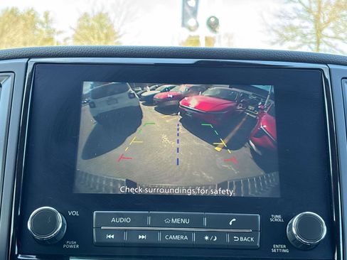 Used 2024 Nissan Titan SV w/ SV Convenience Package image 24