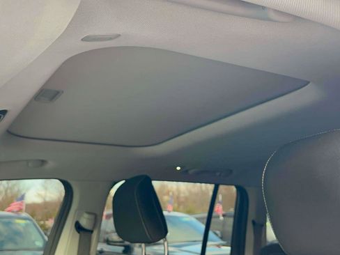 Used 2023 Jeep Grand Cherokee Laredo w/ Luxury Tech Group I image 21