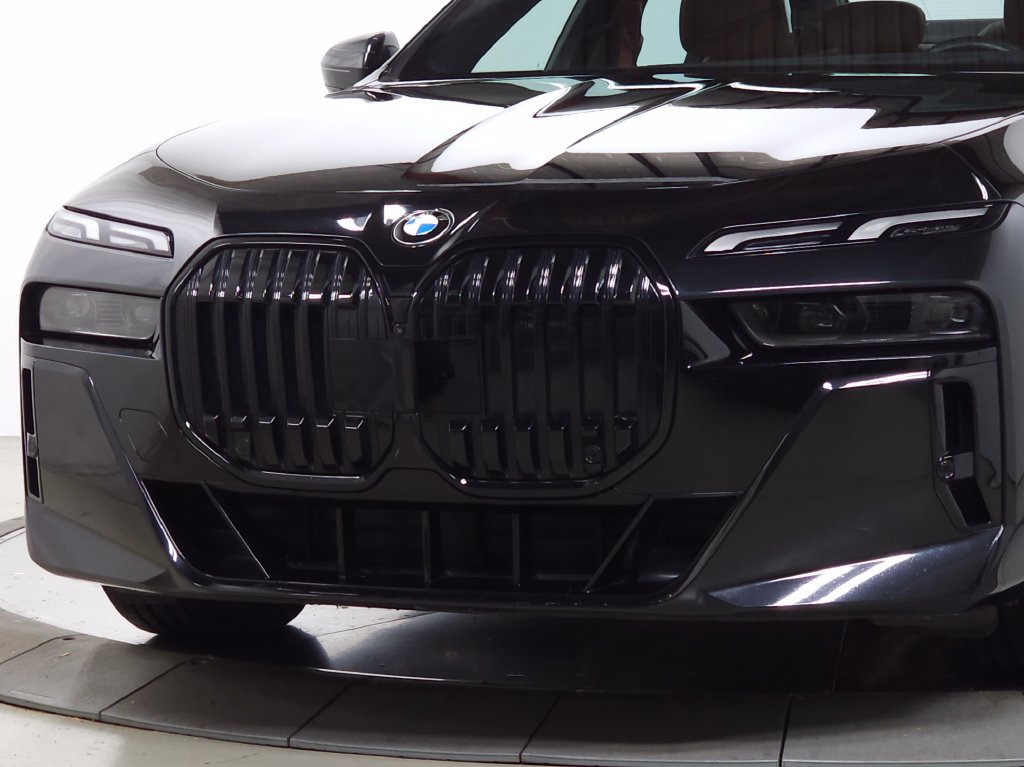 Used 2023 BMW 760i xDrive AWD/4WD image 12