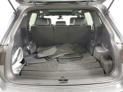 Used 2022 Volkswagen Tiguan SE R-Line image 18