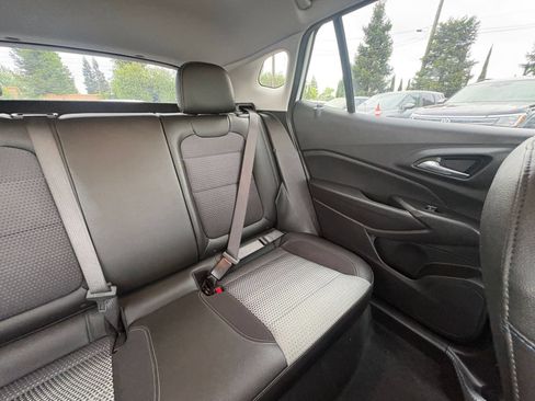 Used 2025 Chevrolet Trax LT FWD image 31