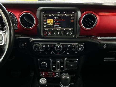 Used 2022 Jeep Wrangler Unlimited Rubicon w/ Steel Bumper Group AWD/4WD image 16