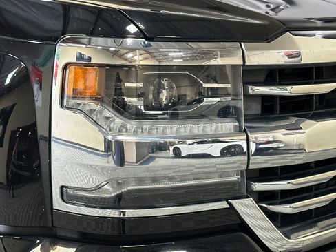 Used 2018 Chevrolet Silverado 1500 High Country AWD/4WD image 44