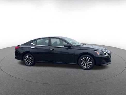 Used 2025 Nissan Altima 2.5 SV image 2