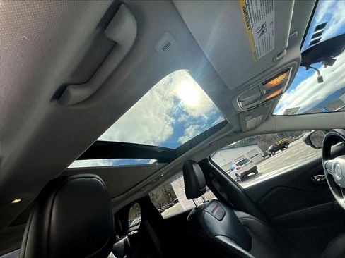 Used 2019 Jeep Cherokee Trailhawk w/ Comfort/Convenience Group image 22